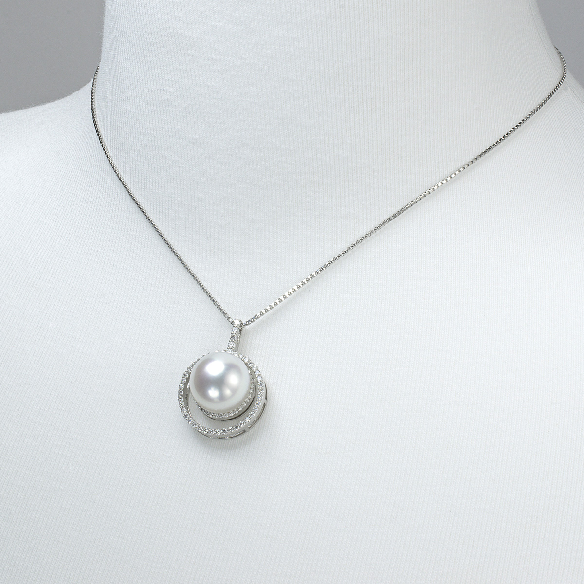 オーロラヴィーナス プラチナ製 南洋白蝶真珠 ダイヤモンドペンダント（ 13ミリ以上 0.6ct・最上級） | 真珠卸 ダイヤモンド直輸入
