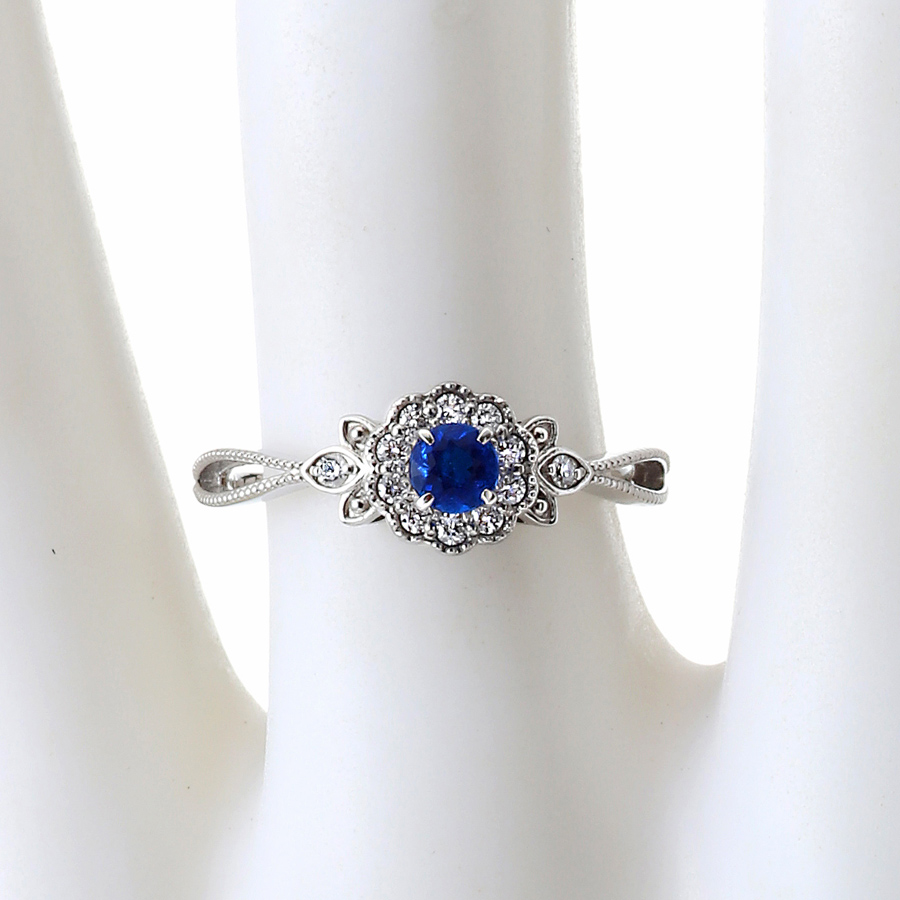 大変鮮やかな色調と石の存在感が抜群に素晴らしい指輪