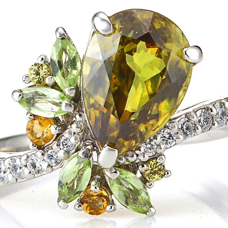 スフェーンの邪魔をしない脇石の魅力