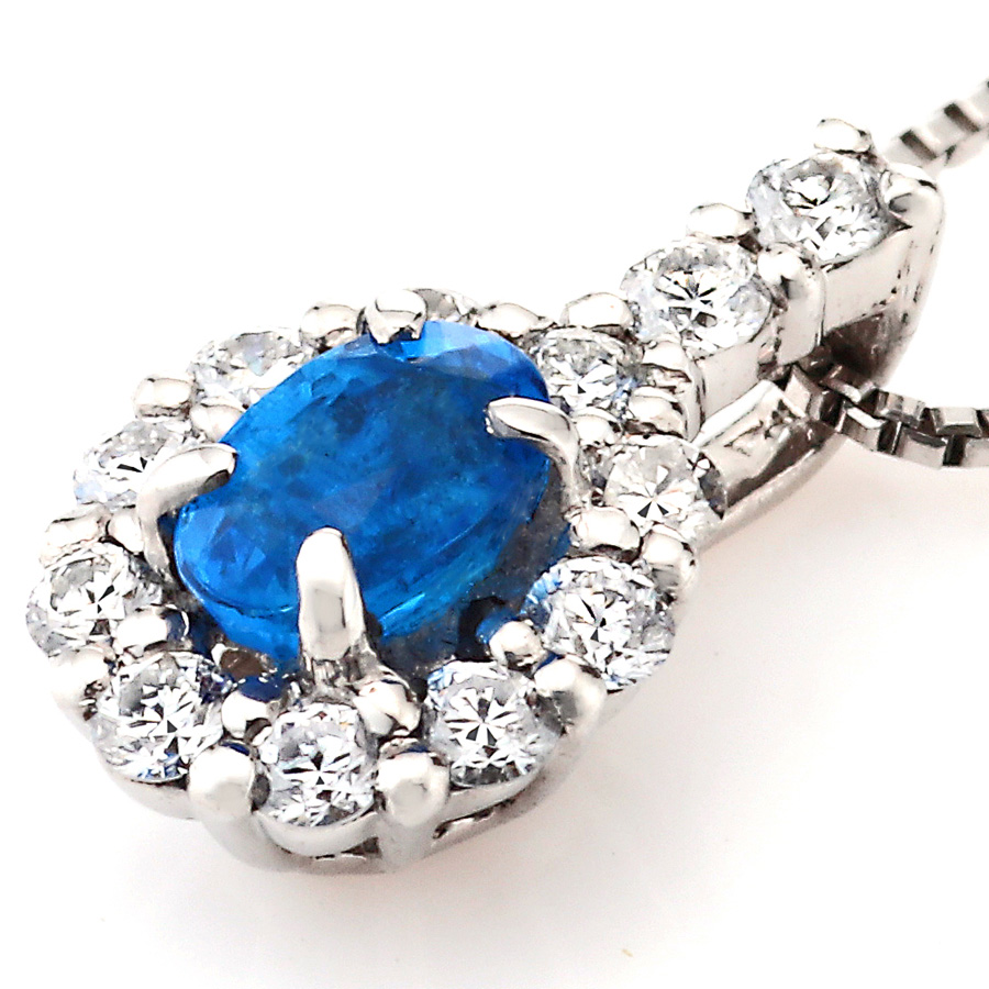 アウイナイトを引き立てるダイヤモンド