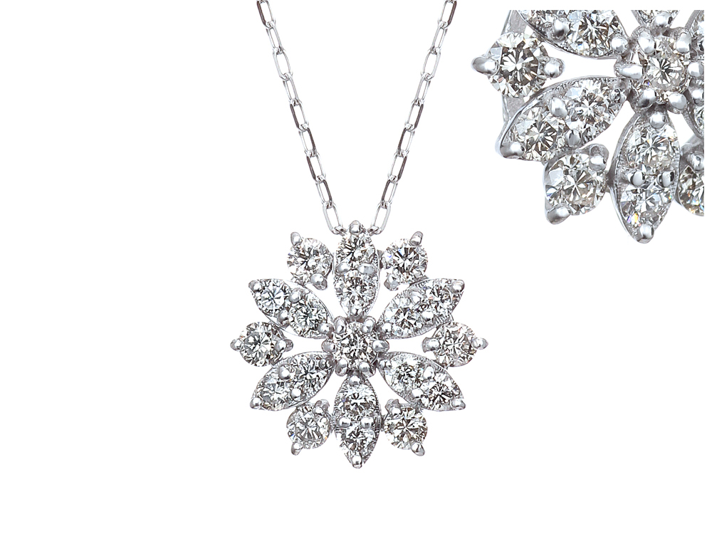 K18WG ダイヤモンド ペンダントネックレス（合計0.5ct）